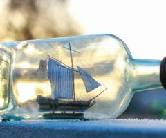 Amati ƿкʼͧ Golden Yacht in a Bottle