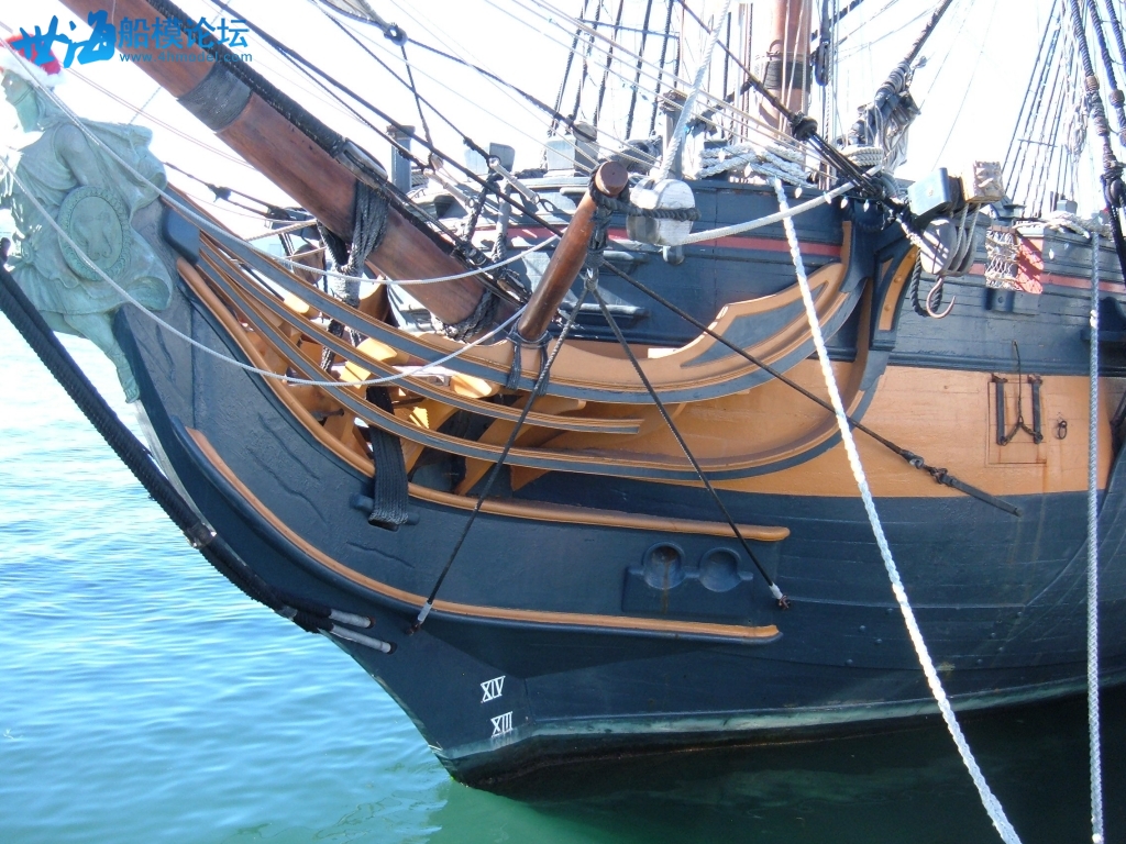 HMS_Surprise_(replica_ship)_port_side_8.jpg