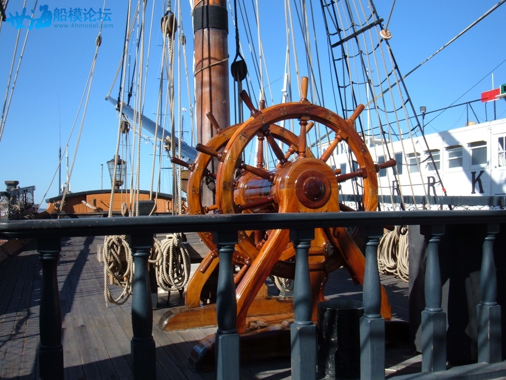 HMS_Surprise_(replica_ship)_poop_deck_1.jpg