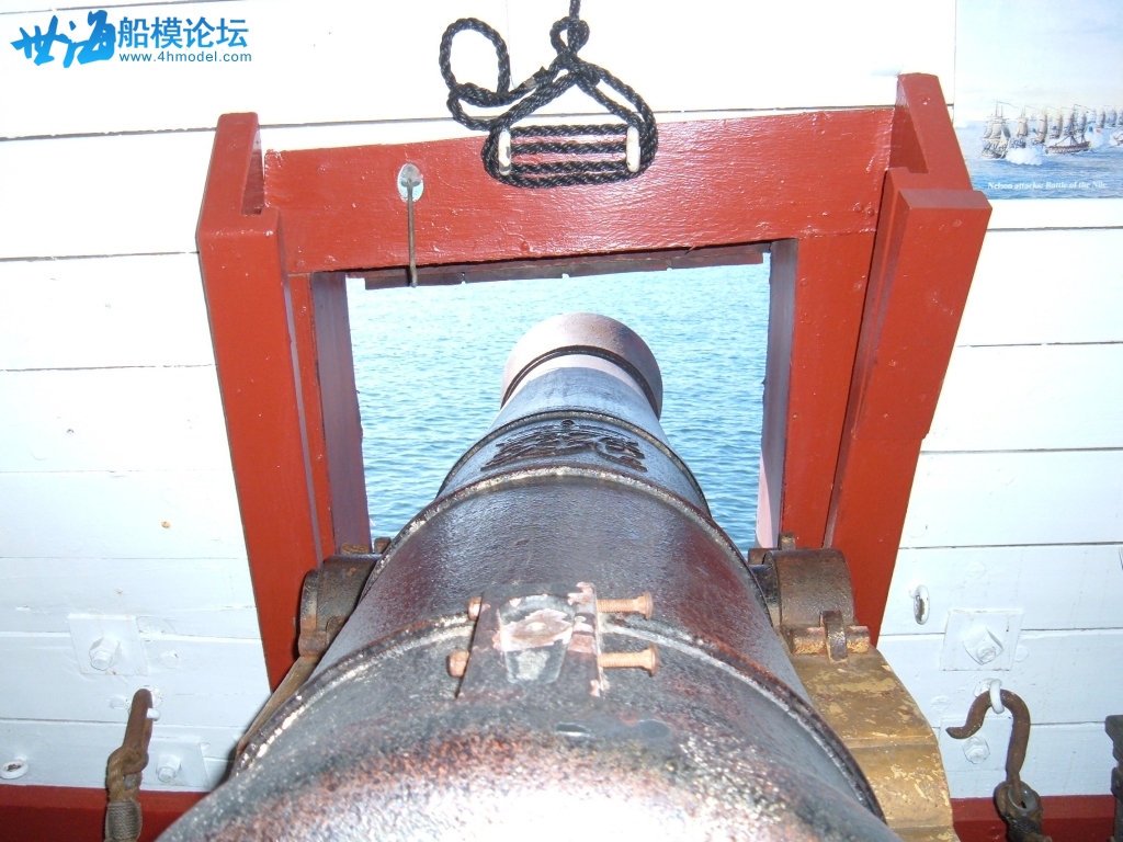 HMS_Surprise_(replica_ship)_gun_3.jpg