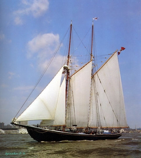 dk_tall_ships_bluenose_II_gaff_schooner_lyr_1963.jpg