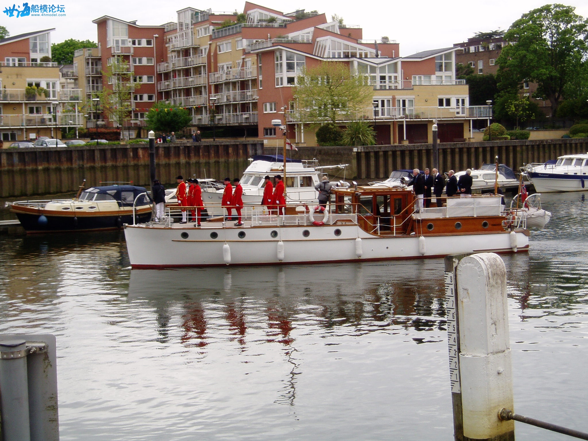 Teddington lock dedication by HRH 022.jpg